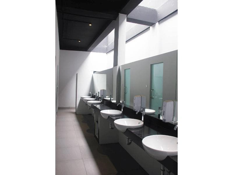 Livinn Hostel City Center Surabaya 5