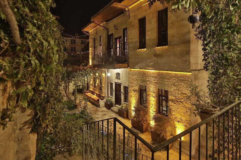 Heaven Cave House main