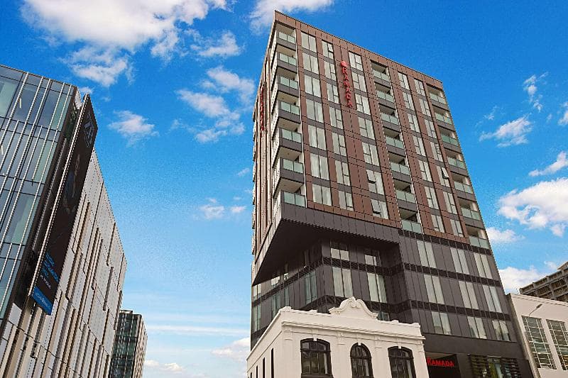 Ramada Suites By Wyndham Victoria Street West 2