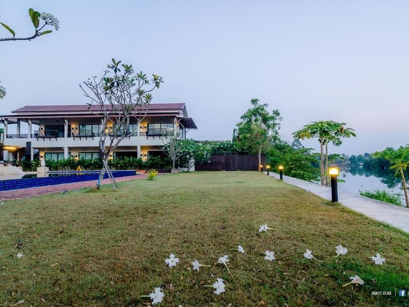 Naraya Riverside Resort 5