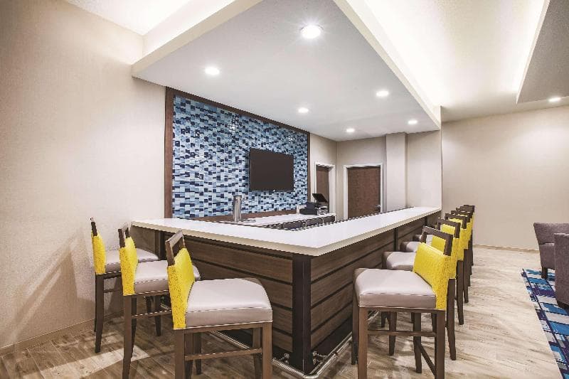 La Quinta Inn & Suites by Wyndham Wichita Northeast 2