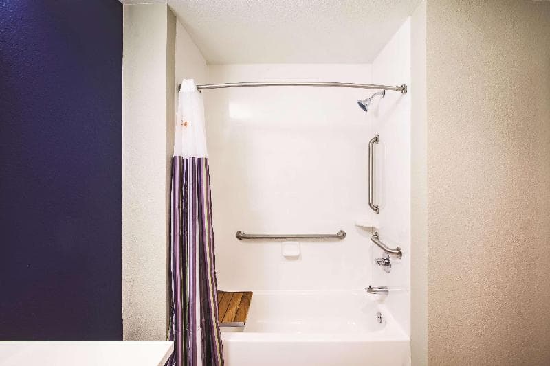 La Quinta Inn & Suites by Wyndham Wichita Northeast 5