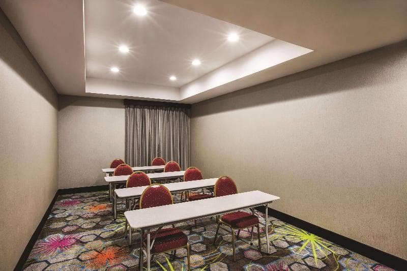 La Quinta Inn & Suites Baton Rouge - Port Allen photo 1