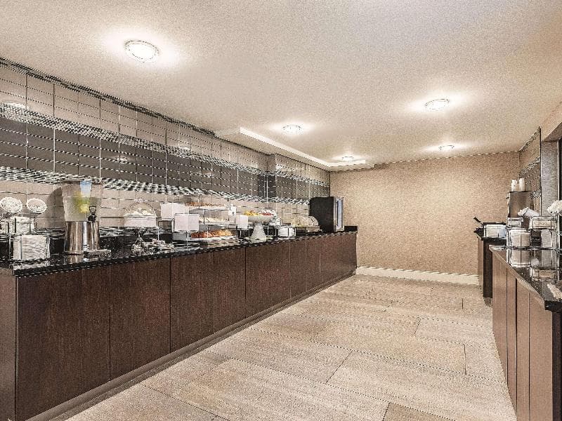 La Quinta Inn & Suites by Wyndham Salem 3