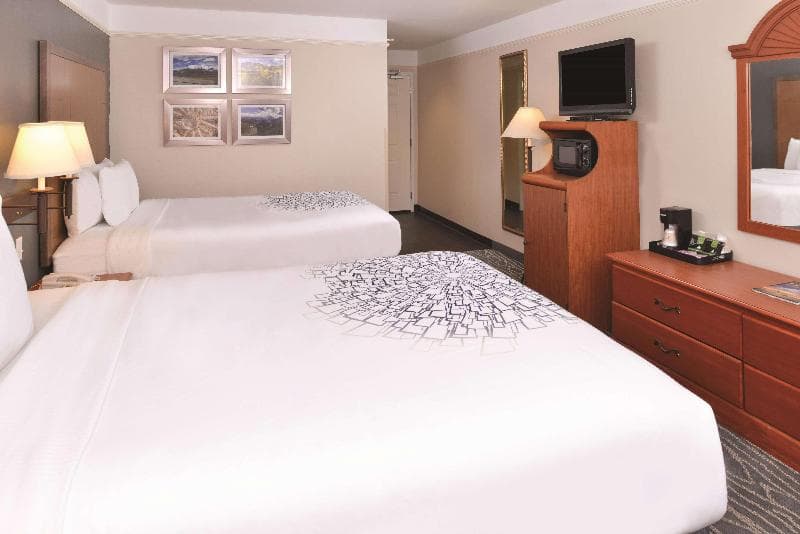 La Quinta Inn & Suites by Wyndham Ruidoso Downs 5