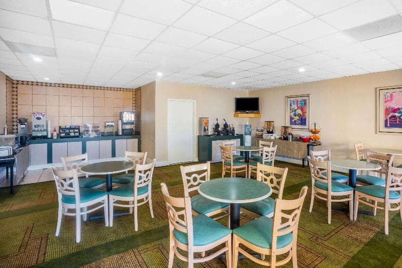 Days Inn By Wyndham Del Rio photo 1