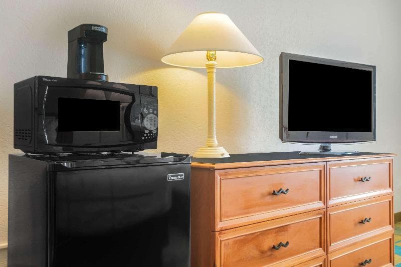 Days Inn By Wyndham Del Rio 4