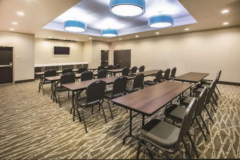 La Quinta Inn & Suites by Wyndham Dallas - Richardson photo 1