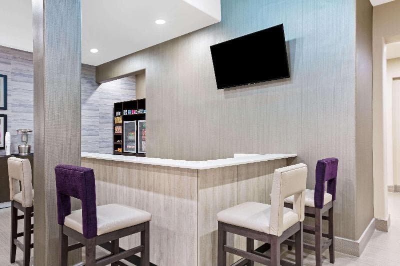 La Quinta Inn & Suites by Wyndham Pharr North McAllen 2
