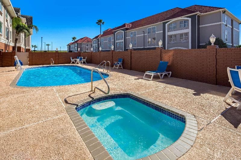 La Quinta Inn & Suites by Wyndham Pharr North McAllen 5