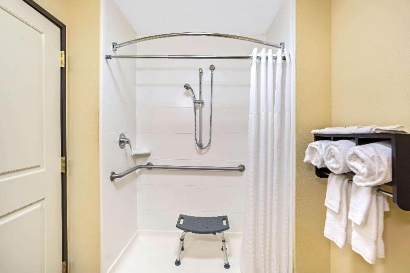 La Quinta Inn & Suites by Wyndham Pecos 4