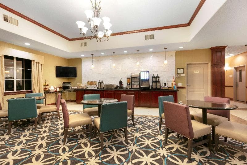 La Quinta Inn & Suites by Wyndham Lindale 3