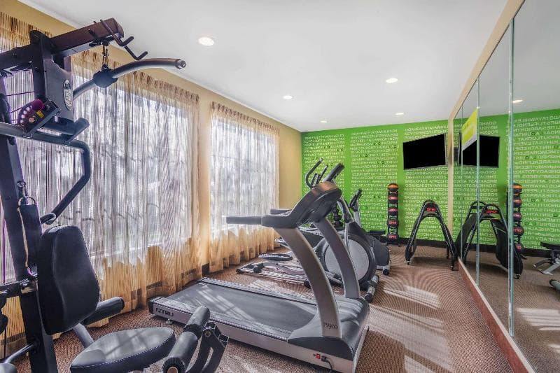 La Quinta Inn & Suites by Wyndham Beeville 2