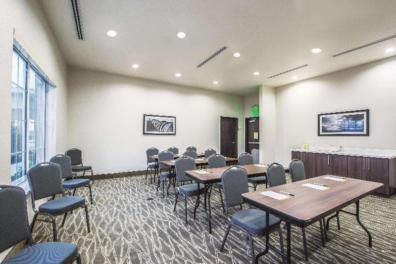 La Quinta Inn & Suites by Wyndham Enid photo 1