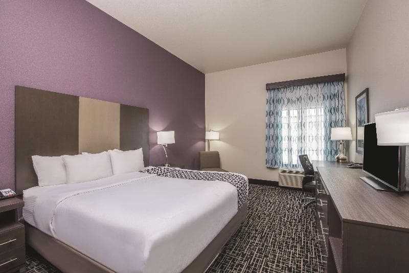 La Quinta Inn & Suites by Wyndham Enid 4