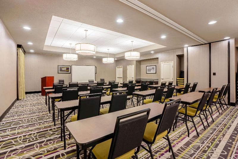 La Quinta Inn & Suites By Wyndham Tumwater - Olympia photo 1