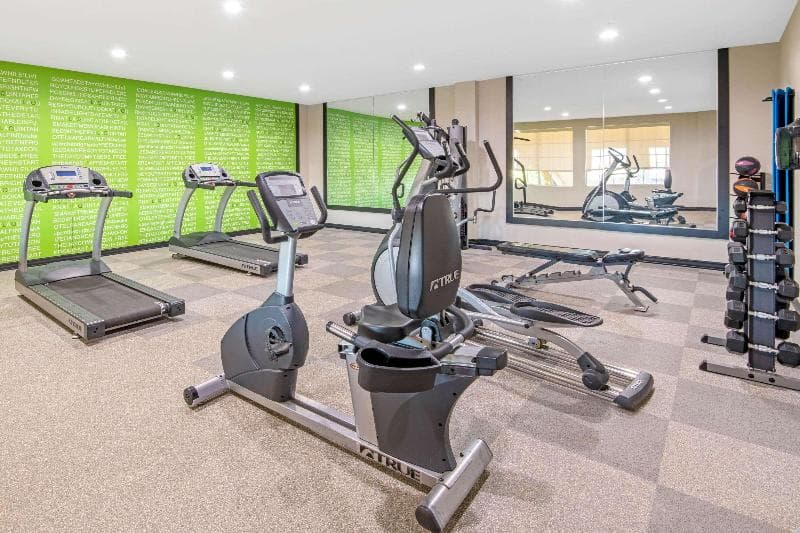 La Quinta Inn & Suites by Wyndham Weatherford 2