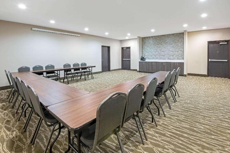 La Quinta Inn & Suites by Wyndham Weatherford photo 1