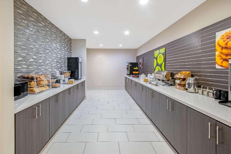 La Quinta Inn & Suites by Wyndham Weatherford 3