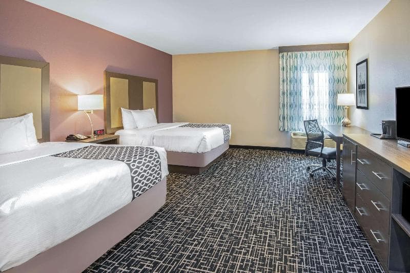 La Quinta Inn & Suites by Wyndham Weatherford 4