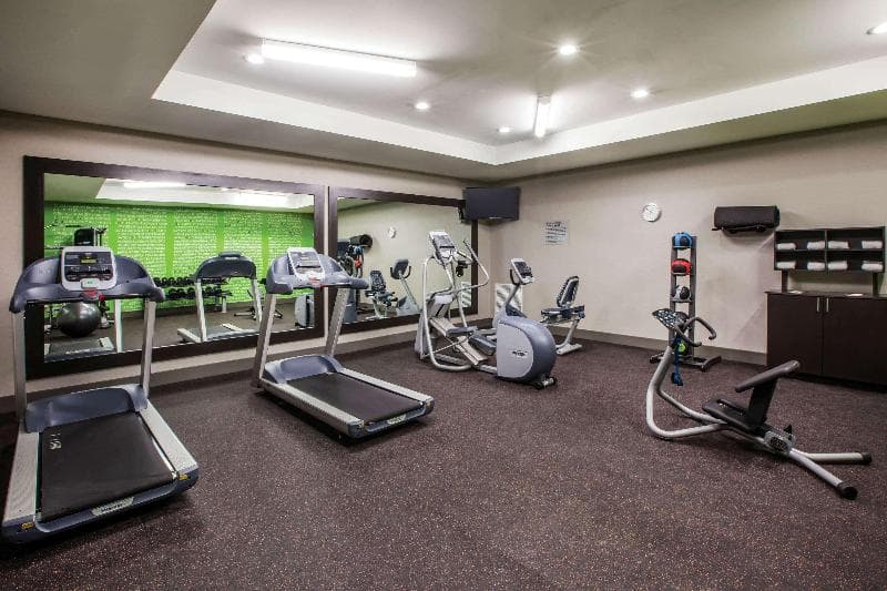 La Quinta Inn & Suites by Wyndham Owasso 2