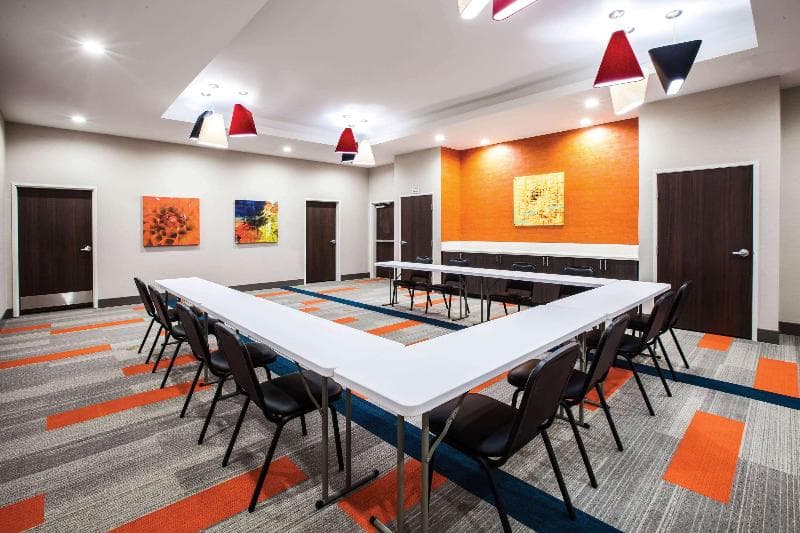 La Quinta Inn & Suites by Wyndham Owasso photo 1