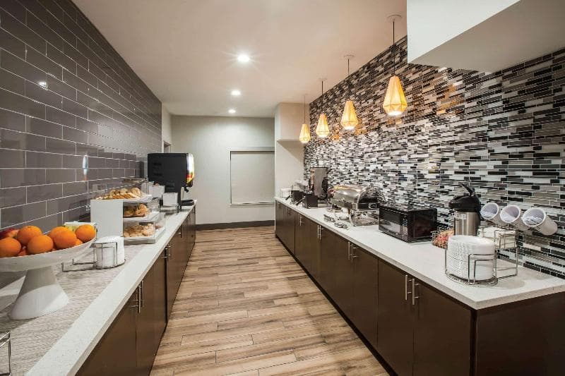 La Quinta Inn & Suites by Wyndham Owasso 3
