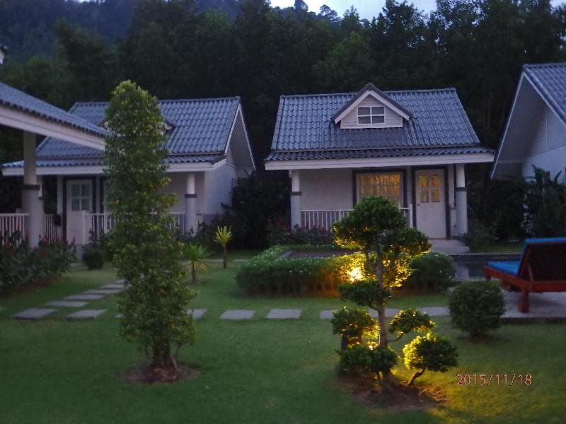 Suksompong Resort main