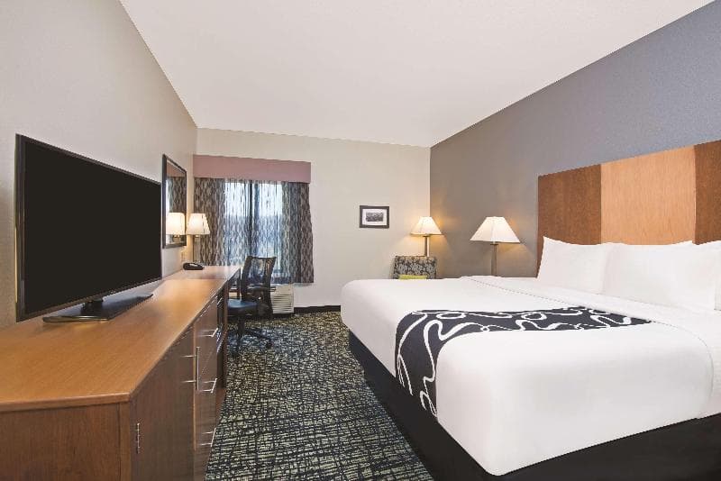 La Quinta Inn & Suites by Wyndham Morgantown 4