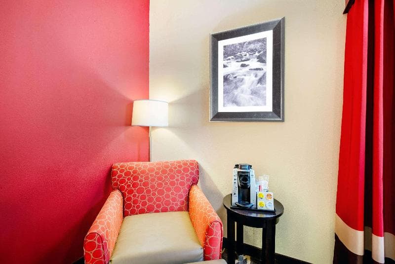 La Quinta Inn & Suites Elkview - Charleston NE 4