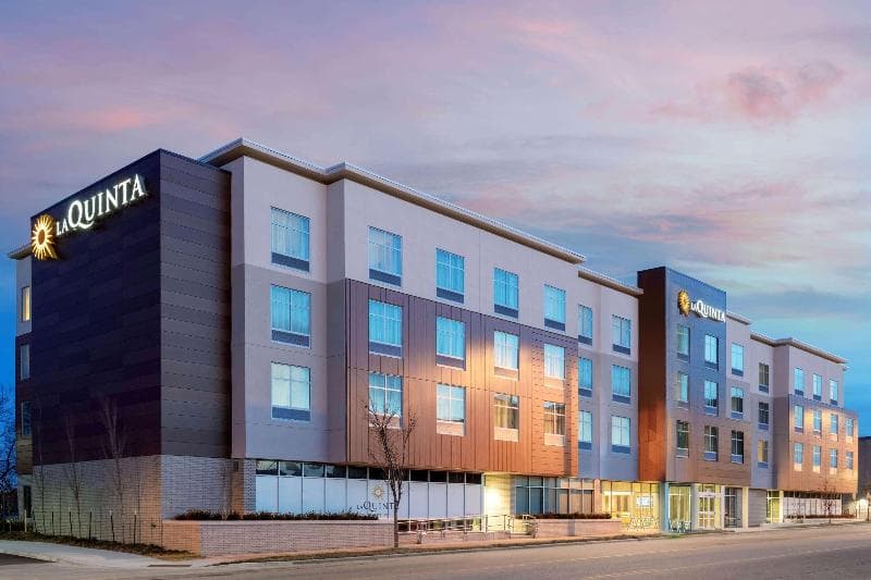 La Quinta Inn And Suites Kansas City Beacon Hill 1