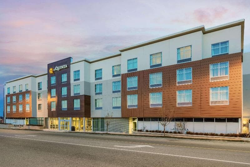 La Quinta Inn And Suites Kansas City Beacon Hill 2