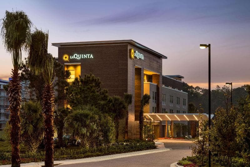 La Quinta Inn & Suites Orlando IDrive Theme Parks photo 1