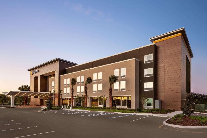 La Quinta Inn & Suites Orlando IDrive Theme Parks 3
