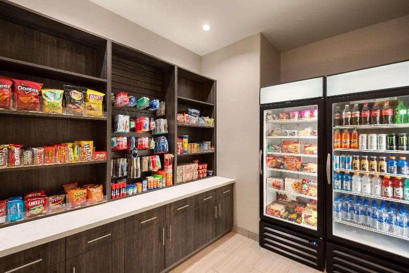 La Quinta Inn & Suites by Wyndham Clovis CA 4