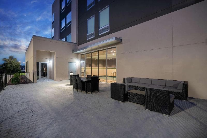 La Quinta Inn & Suites by Wyndham West Memphis 4