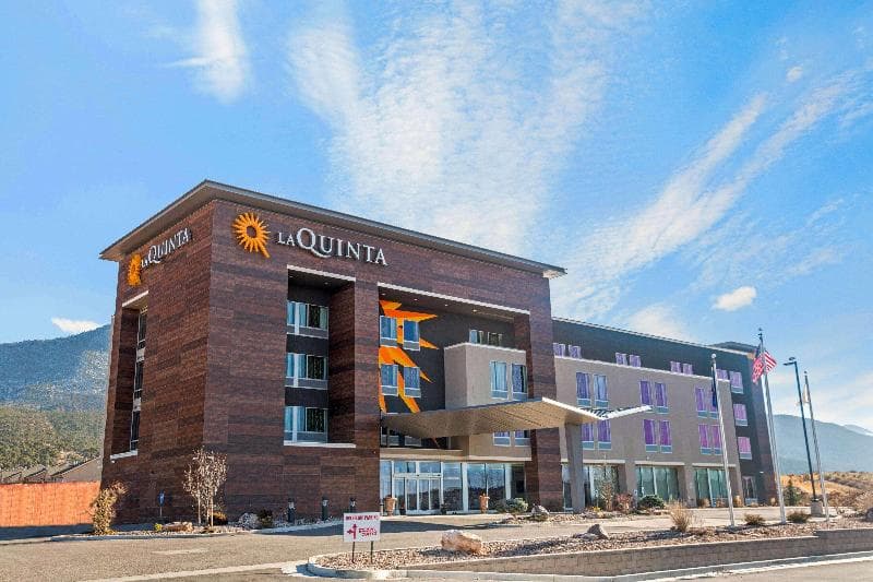 La Quinta Inn & Suites by Wyndham Cedar City photo 1