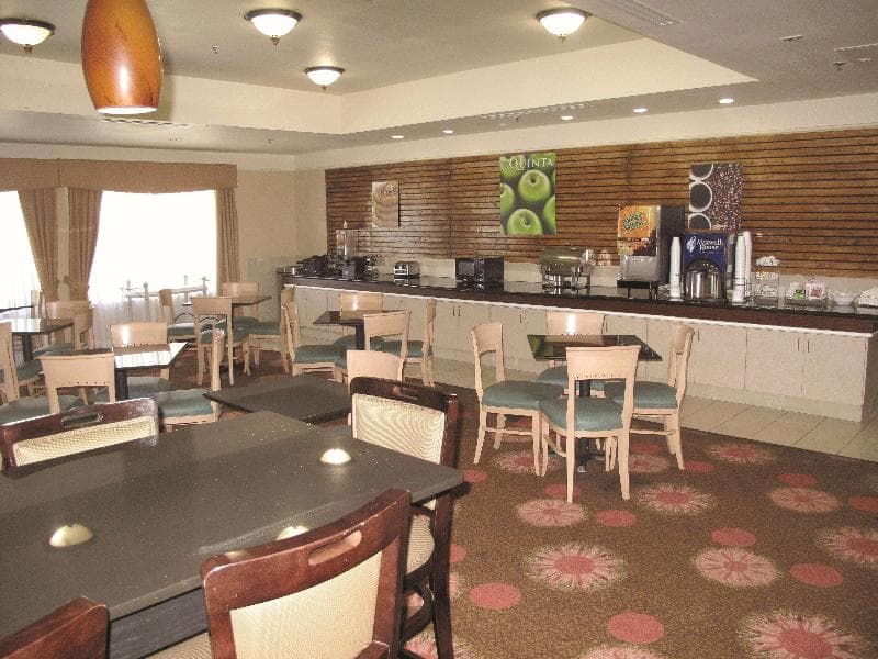 La Quinta Inn & Suites by Wyndham Seguin 3