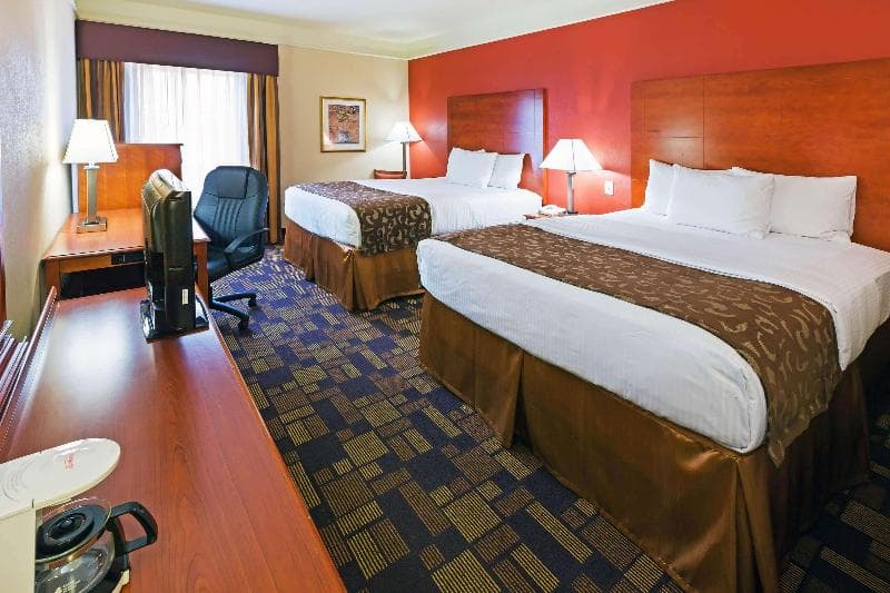 La Quinta Inn & Suites by Wyndham Seguin 5