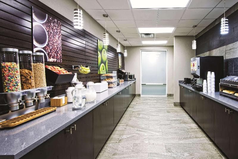 La Quinta Inn & Suites by Wyndham Victoria - South 3