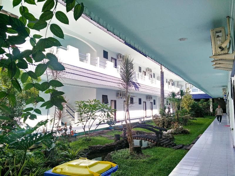 Mahkota Hotel Genteng 5