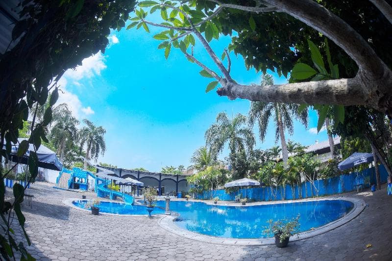 Mahkota Hotel Genteng 3