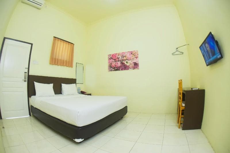 Mahkota Hotel Genteng photo 1