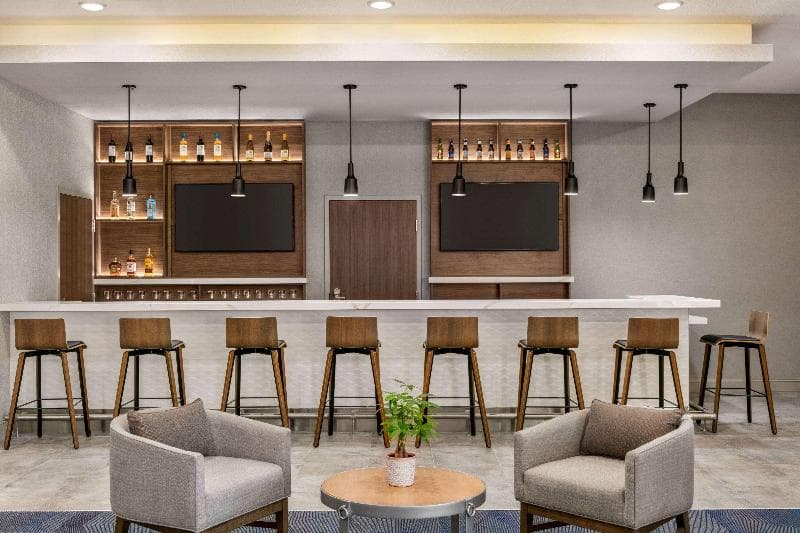 La Quinta Inn & Suites by Wyndham College Station North 2