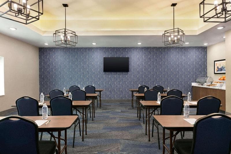 La Quinta Inn & Suites by Wyndham College Station North main