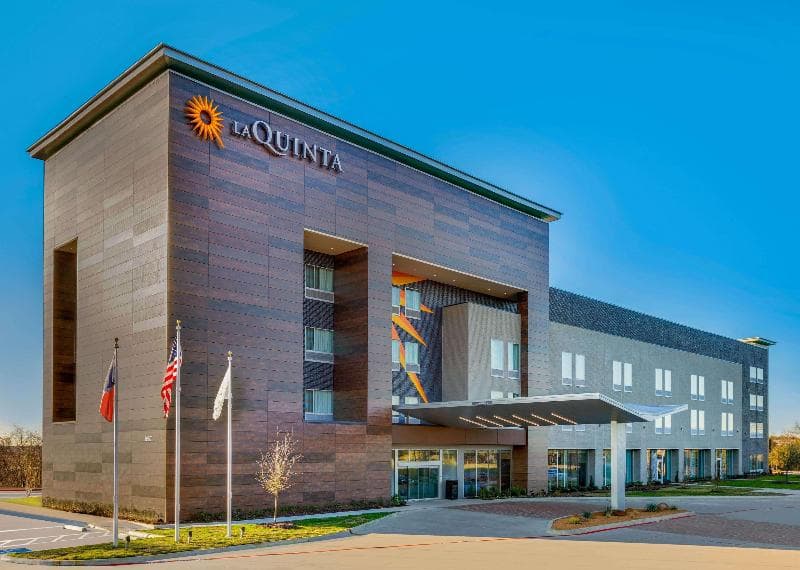 La Quinta by Wyndham Dallas Lewisville 4