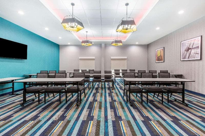 La Quinta Inn & Suites by Wyndham Galveston West Seawall photo 1