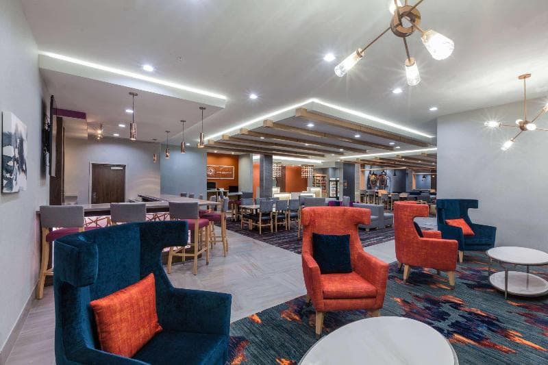 La Quinta Inn & Suites By Wyndham Houston East I-10 2