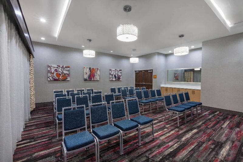 La Quinta Inn & Suites By Wyndham Houston East I-10 photo 1