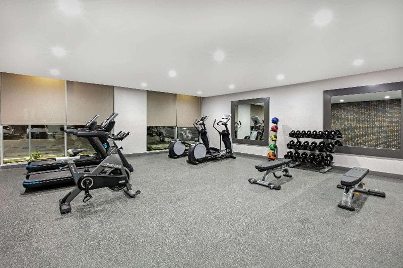 La Quinta Inn & Suites Dfw West-Glade-Parks photo 1